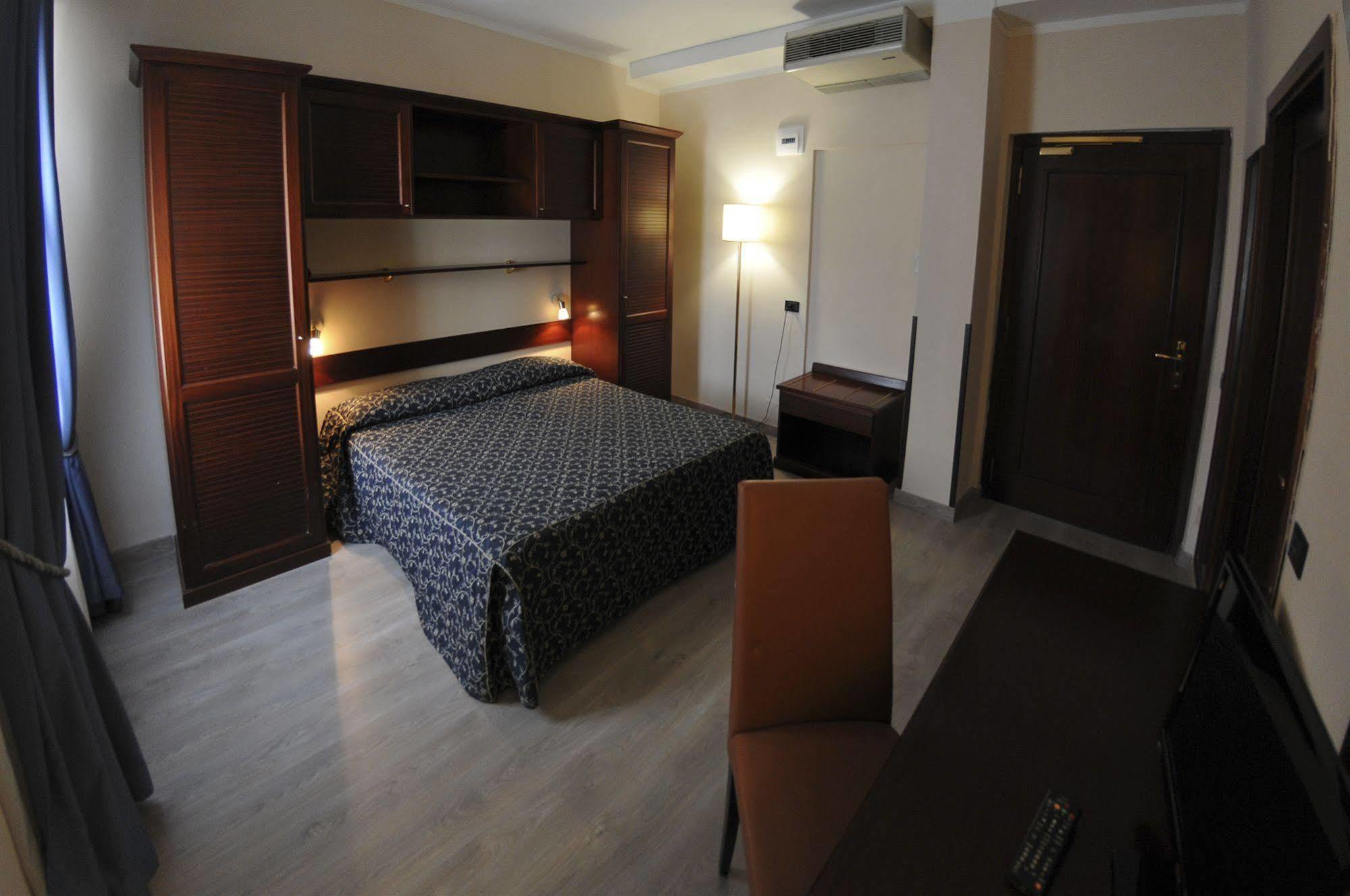 Hotel Mediterraneo Civitavecchia Exterior foto